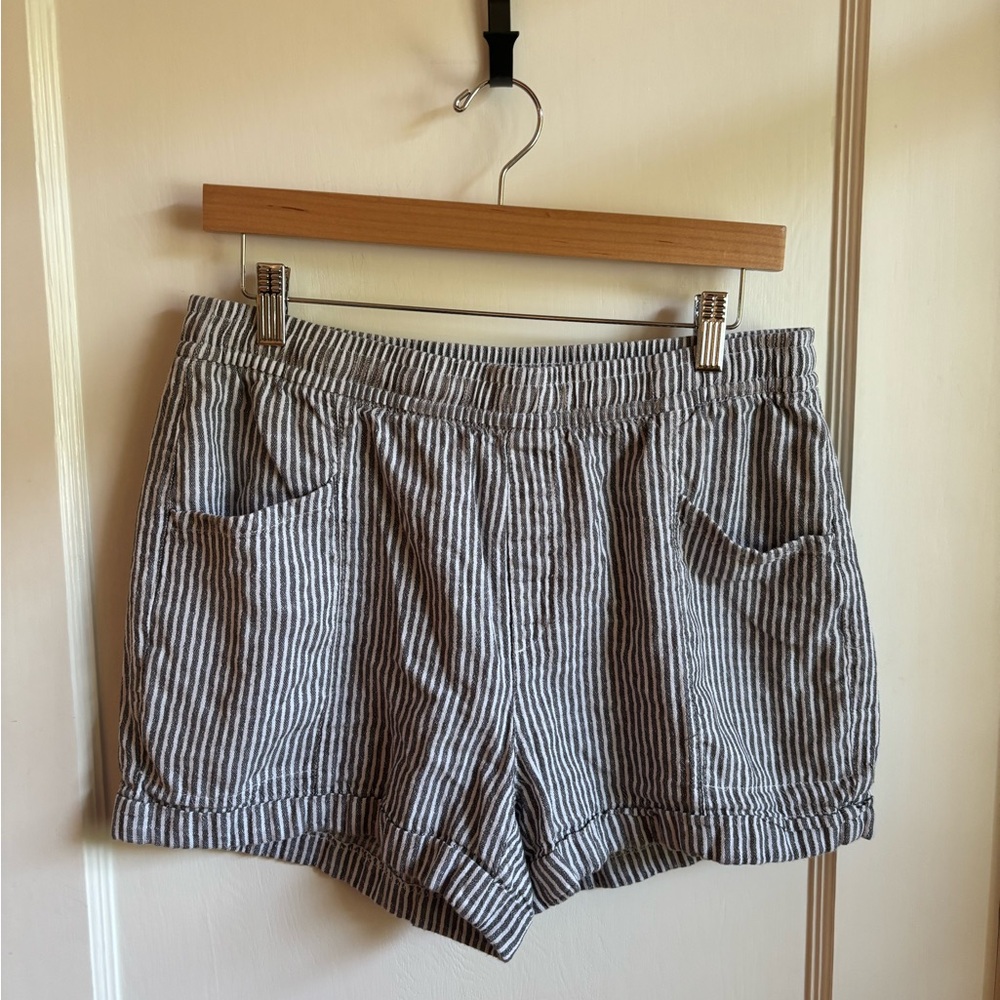 Old Navy Grey and White Striped Linen Shorts